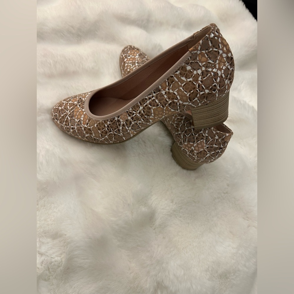 Dorking By Fluchos Women's Tan Patterned Stacked Kitten Heels 🤩